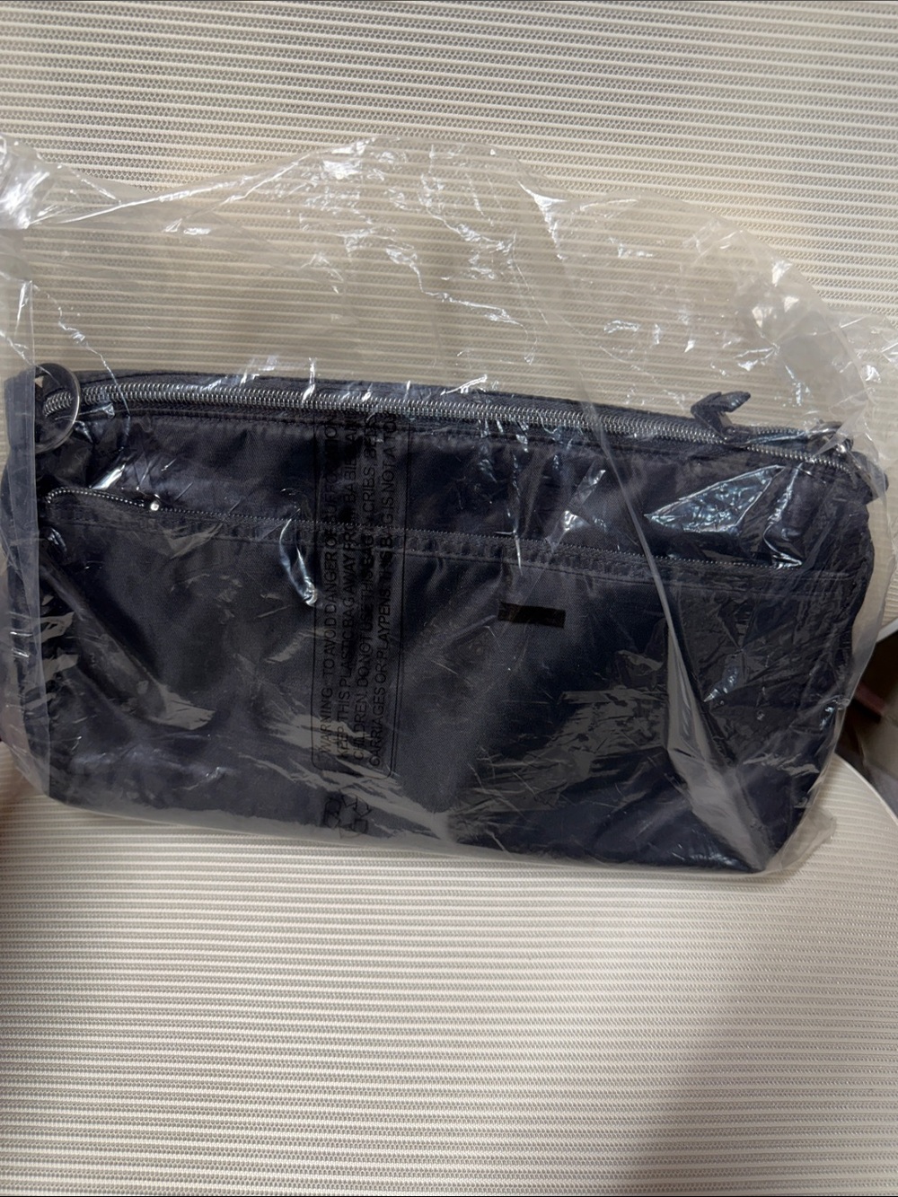 lug Stretch black with Rainbow Stitch Accents BNWT never opened - Picture 4 of 4